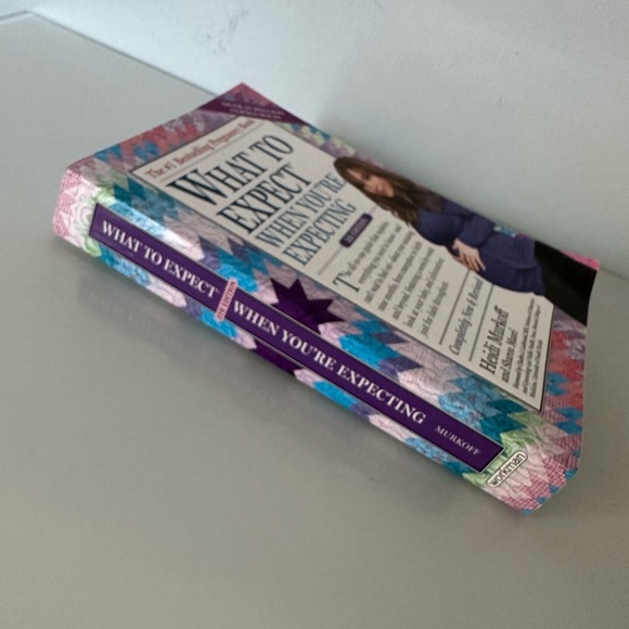 WHAT TO EXPECT WHEN YOU’RE EXPECTING 5TH EDITION - PREGNANCY BOOK - Picture 2 of 6